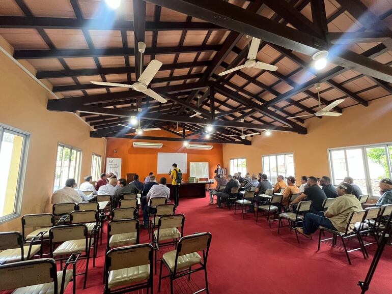 Reunión entre Dinatran y los camioneros hoy.