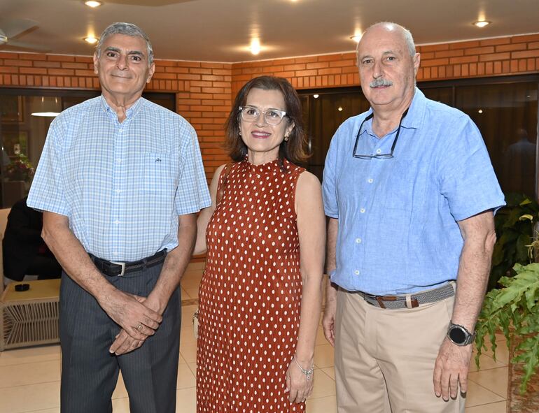 Óscar Apud, Raquel Quevedo de Apud y Alessandro Molfesi. 