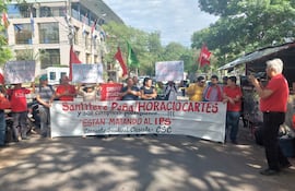 "Santítere Peña/ Horacio Cartes y sus cómplices están matando al IPS", refieren desde la CSC.