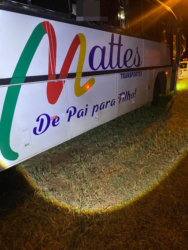 Ómnibus interceptado en el distrito de Ypejhú, departamento de Canindeyú