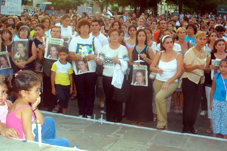 Una de las manifestaciones realizadas para pedir la liberación de Cecilia Cubas, secuestrada el 21 de setiembre de 2004.