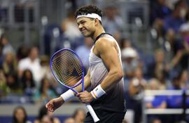 Shelton, noveno del ranking mundial, necesitó menos de dos horas para acabar con el resurgimiento de Tsitsipas.
