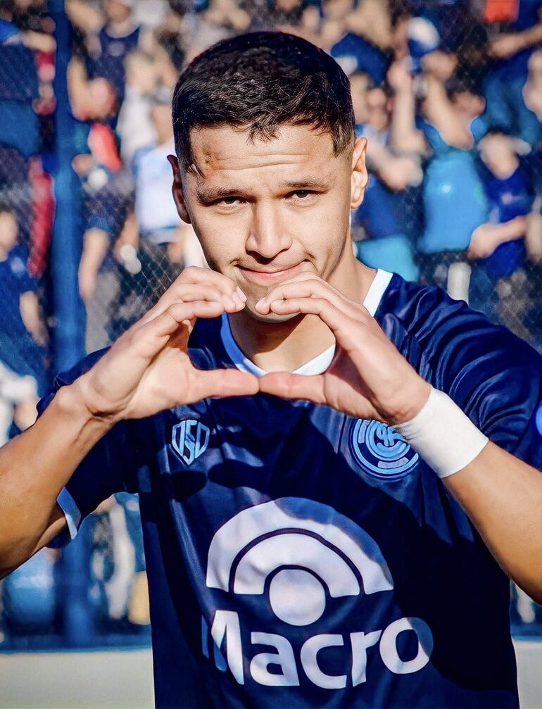 Alex Adrián Arce Barrios (28), de gran actuación en el segundo nivel del fútbol argentino.