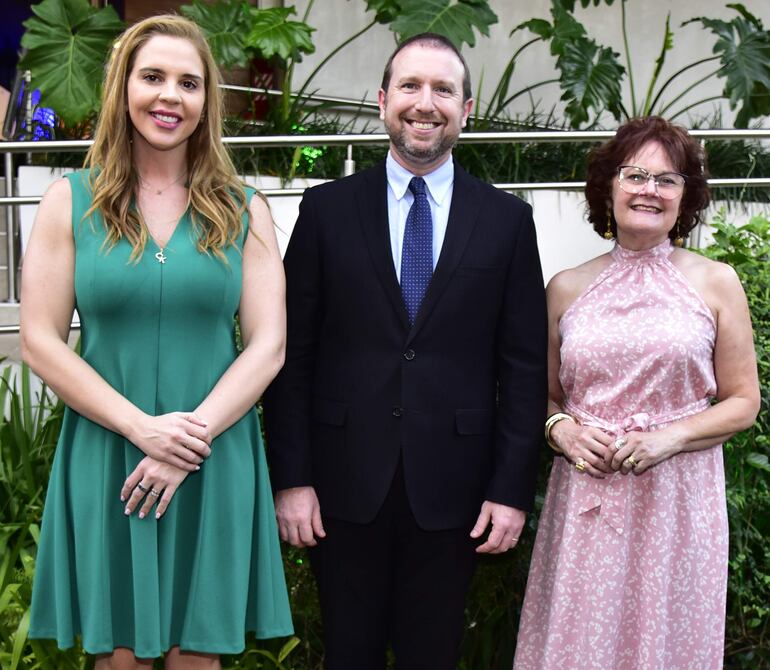 María del Mar Leguizamón, Eduardo Barros y Gloria Velilla.