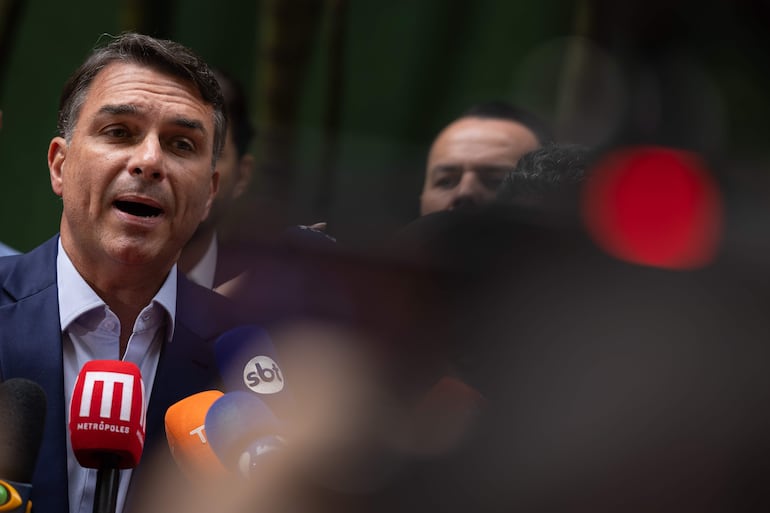 Flávio Bolsonaro.