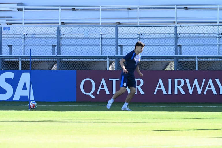 Damián Bobadilla tuvo un discreto juego en el debut frente a Estados Unidos.