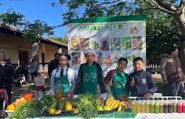 Los jóvenes fueron protagonistas de la jornada, compartiendo sus aprendizajes y exponiendo los productos elaborados en sus huertas escolares.