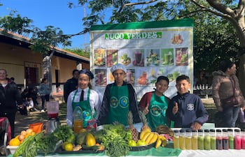 Los jóvenes fueron protagonistas de la jornada, compartiendo sus aprendizajes y exponiendo los productos elaborados en sus huertas escolares.