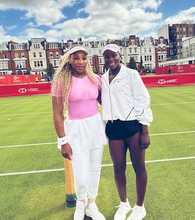 La veterana Serena Williams (44 años) vuelve a competir en el tenis en dobles junto a la joven canadiense Victoria Mboko (19).
