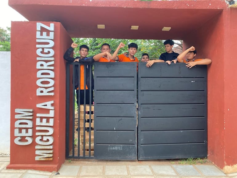 Toma del Centro Educativo Míguela Rodríguez