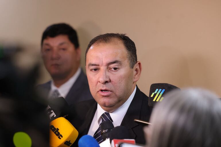 Líder acusa a Arriola de perseguirlo para “pagar” sus blanqueos como fiscal corrupto