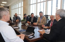 El ministro del Interior, Enrique Riera, durante la reunión con rectores de universidades privadas y públicas.