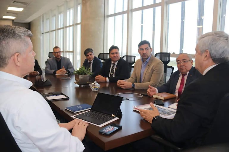 El ministro del Interior, Enrique Riera, durante la reunión con rectores de universidades privadas y públicas.