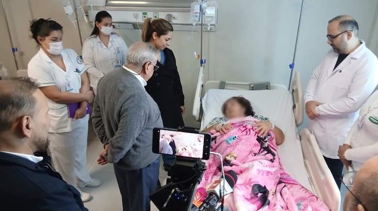 Isaías Fretes recorrió el Hospital del IPS en Villarrica, donde se realiza una maratón quirúrgica para reducir listas de espera.