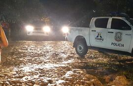 Banda armada huye tras enfrentarse a tiros con agentes policiales en Ciudad de Este.