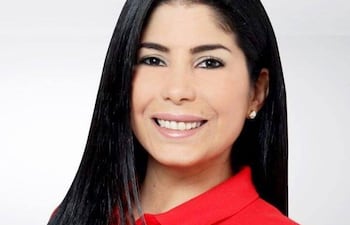 Paola Gaete, exmodelo y exactivista política del Partido Colorado, fallecida en enero de 2022 durante una cirugía estética. Ahora, el médico que realizó la operación afrontará un nuevo juicio por homicidio culposo.