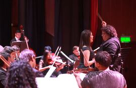 La Orquesta Filarmónica Ipu Paraguay bajo la dirección de Germán Recalde.