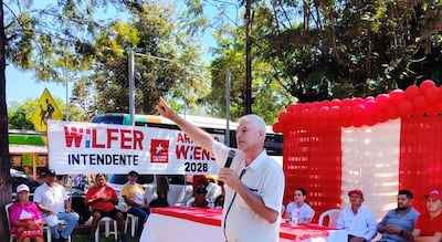 El precandidato a presidente por Colorado Añeteté, Arnoldo Wiens tiroteó contra el gobierno de Santiago Peña en su gira por Caazapá.