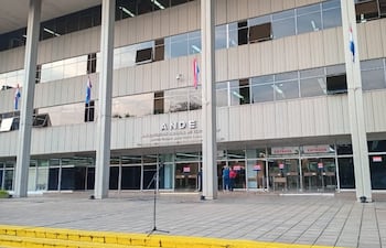 Sede de la Administración Nacional de Electricidad (ANDE) en Asunción.