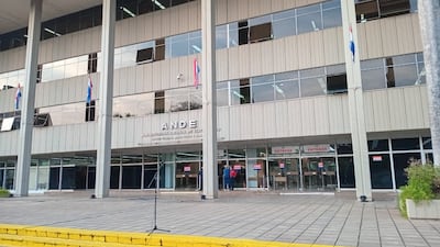 Sede de la Administración Nacional de Electricidad (ANDE) en Asunción.
