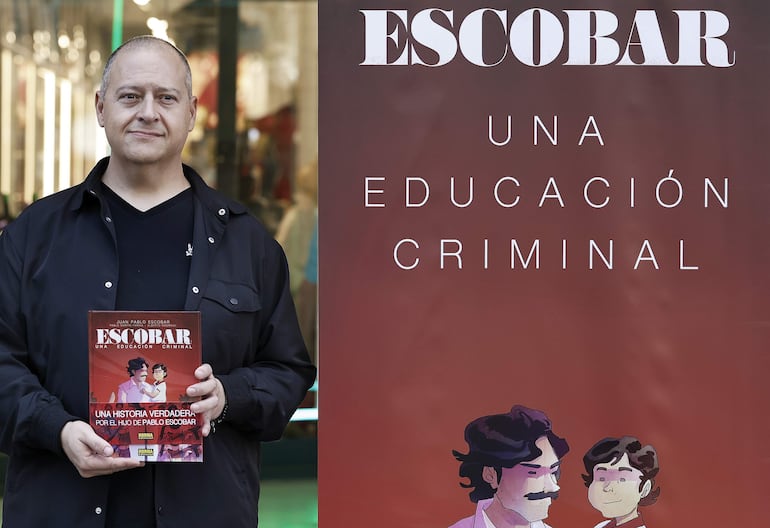 El arquitecto y escritor Juan Pablo Escobar, hijo del narcotraficante colombiano más poderoso del siglo XX, posa este miércoles en Barcelona durante la presentación de su obra 'Escobar: una educación criminal"