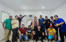 Momento de la entrega del equipo de tomografía en el Hospital Distrital de San Ignacio