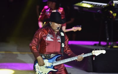 Guadalupe Esparza, el cantante y líder de la agrupación mexicana Bronco, puso a bailar a las 20.000 almas que coparon el anfiteatro “José Asunción Flores”.