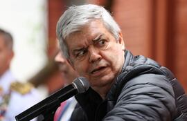El ministro del Interior de Paraguay, Enrique Riera, durante una rueda de prensa en Asunción.