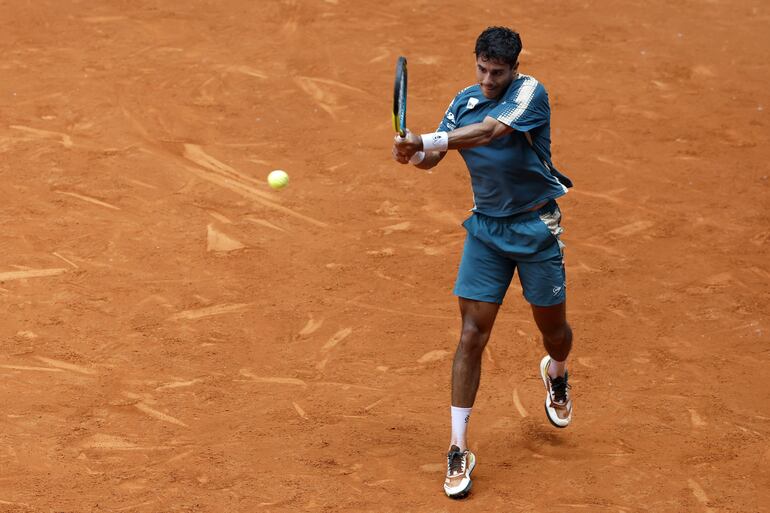 El paraguayo Daniel Vallejo durante el partido ante el búlgaro Grigor Dimitrov por la primera ronda del Masters 1.000 de Madrid en la Caja Mágica, en Madrid, España.
