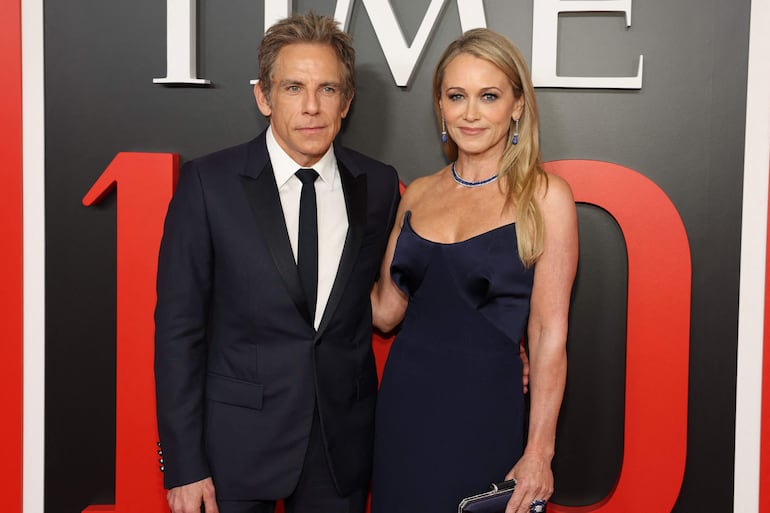 ¡Linda parejita! El actor Ben Stiller y la actriz Christine Taylor no se perdieron la gala Time 100. (ANGELA WEISS / AFP)