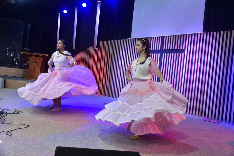 La expo también contó con un espacio dedicado a la danza paraguaya.