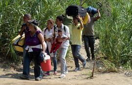 Millones de venezolanos dejan su país -gobernador por Nicolás Maduro- por razones políticas y económicas. (archivo)