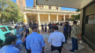 Reunión interinstitucional para coordinar trabajos de cableado de fibras ópticas en Asunción.