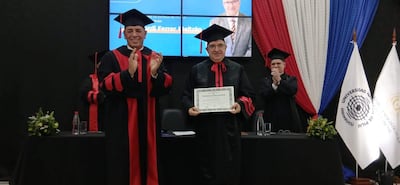 La Universidad Nacional de Pilar (UNP) distinguió al jurista español Jordi Ferrer Beltrán con el título de doctor Honoris Causa.