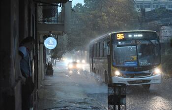 LLUVIA EN ASUNCIÓN 
FERNANDO ROMERO 27-05-25 LOCALES