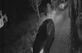 La misma camioneta Hyundai Tucson gris oscura fue utilizada por los asaltantes que robaron la carga de adelgazante en la mañana del 28 de mayo pasado, según imágenes de circuito cerrado a los que accedieron los policías.