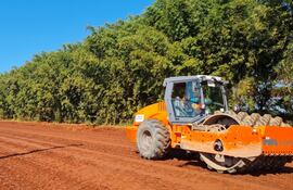 Avanzan los trabajos de limpieza de la franja de dominio de la ruta.