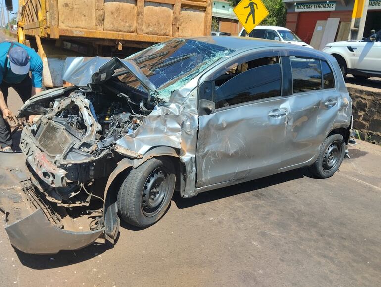 Camión se quedó sin frenos y provocó múltiple choque en Encarnación.