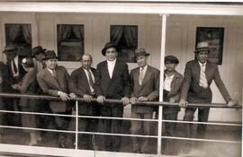 Viajeros a Buenos Aires, 1927 (del libro de Lida Martínez Chas “Marcos Kanner. Militancia, símbolo y leyenda”, Posadas, 2011). El autor de este artículo cree que el del extremo derecho es el legendario anarquista Cantalicio Aracuyú.