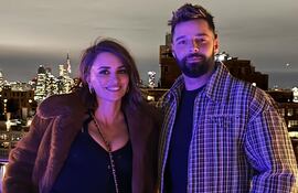La cumpleañera Penélope Cruz con su amigo Ricky Martin.