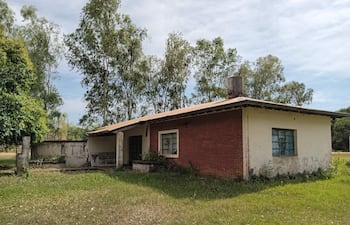 El antiguo puesto de salud de la colonia Tuyango actualmente se encuentra completamente abandonado y los pobladores piden una nueva construcción