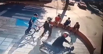 Imagen del momento del asalto, captada por la cámara del colegio.