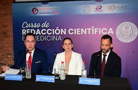 Dr. Rodrigo Hamuy, Dra. Karina Cacace y el Dr. Mauro Porto.