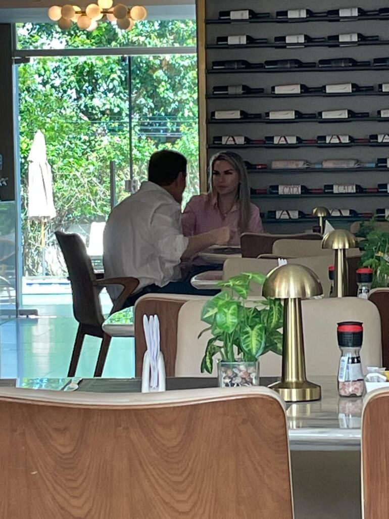 Eddie Jara y Johana Vega en el hotel Bissini.