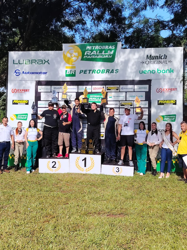 Podio de la F2: 1) Cruz-Arrúa (centro), 2) Duarte-Miño (izq.) y 3) Baeza-Villalba.