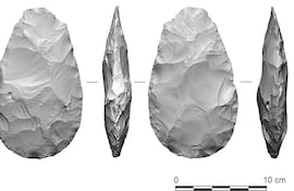 Dos investigadores del Museo de Historia Natural de Londres han descubierto en un yacimiento de Reino Unido la herramienta fabricada con hueso de elefante más antigua conocida en Europa, que data de hace 480.000 años. En la imagen, recreación de una herramienta, una especie de hacha de mano para tallar procedente del yacimiento arqueológico de Boxgrove, en Reino Unido.