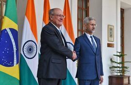 El vicepresidente de Brasil Geraldo Alckmin junto al ministro de Asuntos Exteriores de la India, S. Jaishankar, este viernes en Nueva Delhi.