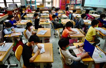 Esta es la clasificación de los 10 mejores países o territorios en materia de matemáticas, comprensión escrita y cultura científica de alumnos de 15 años escolarizados, según el nuevo informe PISA de la OCDE, publicado este martes.