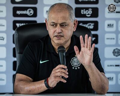 Francisco Javier Arce Rolón (52), durante la conferencia de prensa como nuevo DT del Olimpia.