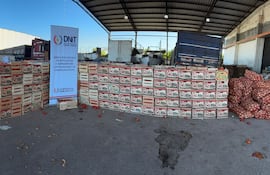 La DNIT incautó 15 toneladas de productos frutihortícolas, entre tomate y cebolla.